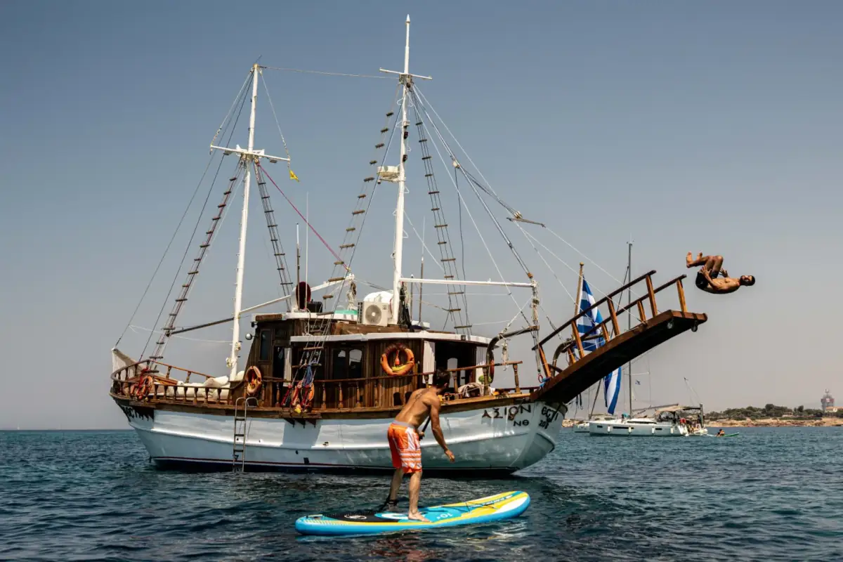 Cape Sounion cruise route along the blue Athens Riviera coastline